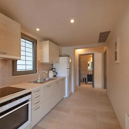 아파트 1st Floor / Crystal View *